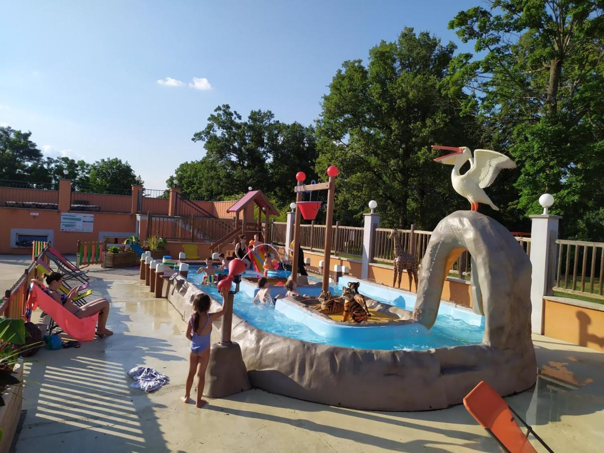 Camping Domaine De Senaud Albon Экстерьер фото