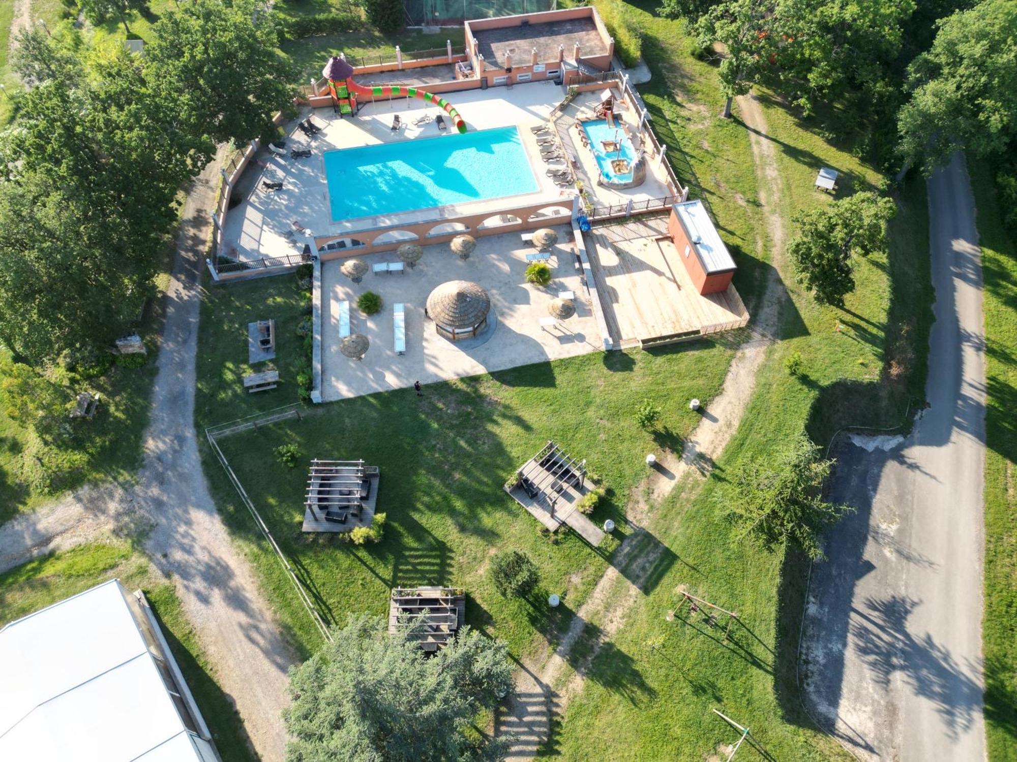 Camping Domaine De Senaud Albon Экстерьер фото