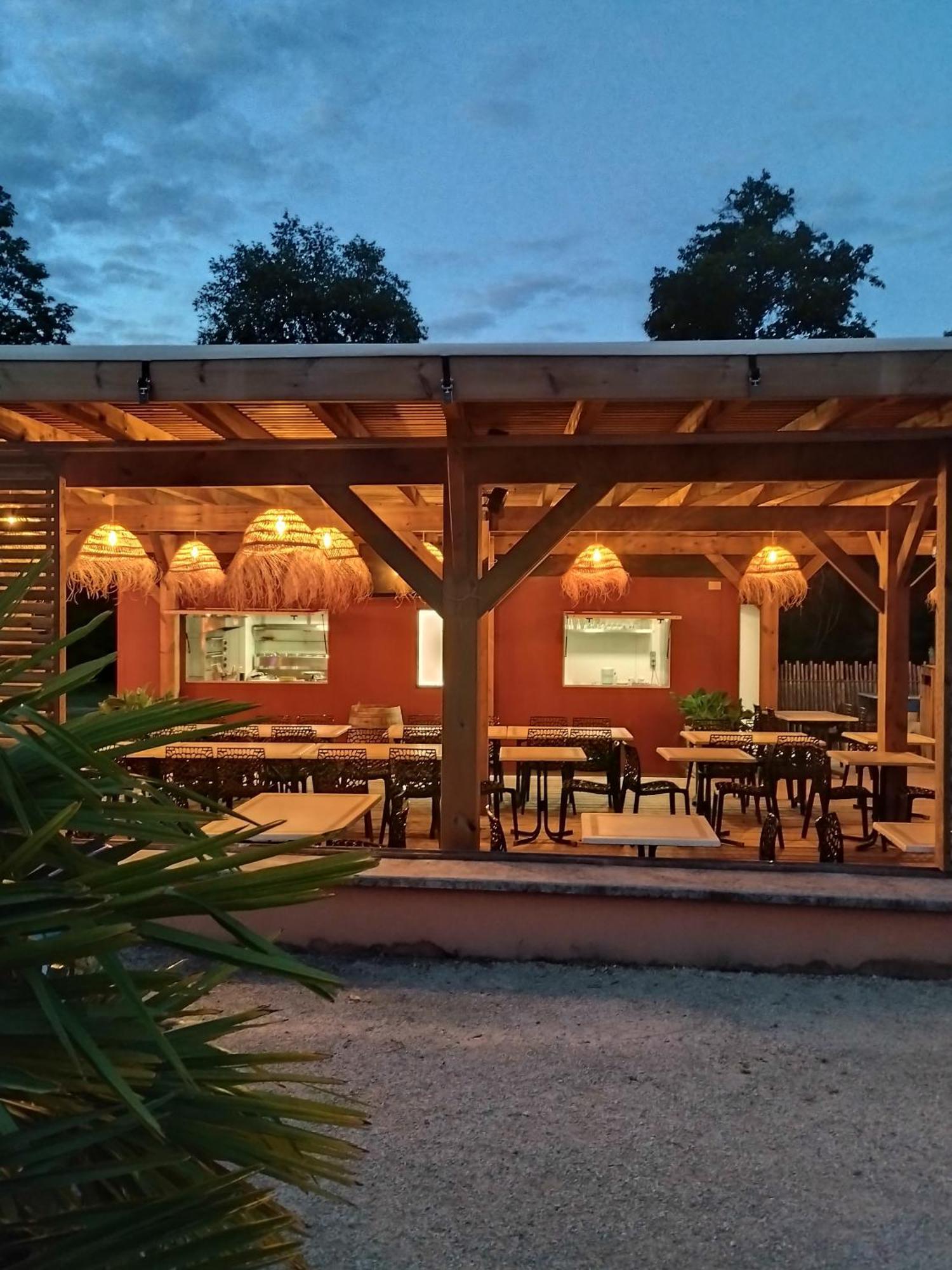 Camping Domaine De Senaud Albon Экстерьер фото
